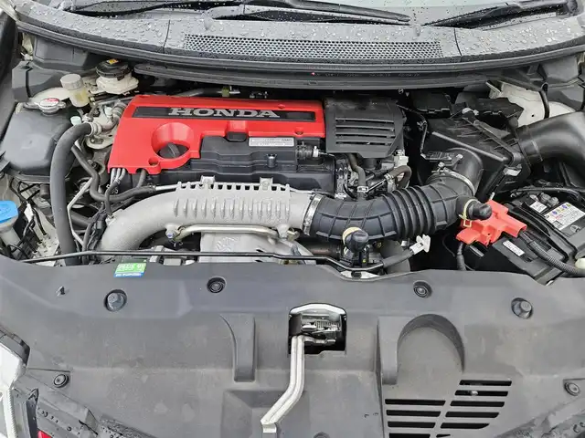 ホンダ シビック タイプR 静岡県 2016(平28)年 3.8万km チャンピオンシップホワイト 6MT車/純正ナビ/フルセグTV/バックカメラ/クルーズコントロール/LEDヘッドランプ/オートライト/オートエアコン/革巻きステアリング/ステアリングスイッチ/ロゴ入りスエード/メッシュコンビシート/純正19インチアルミホイール/Brembo製レッドキャリパー/スマートキー/プッシュエンジンスタート/禁煙車