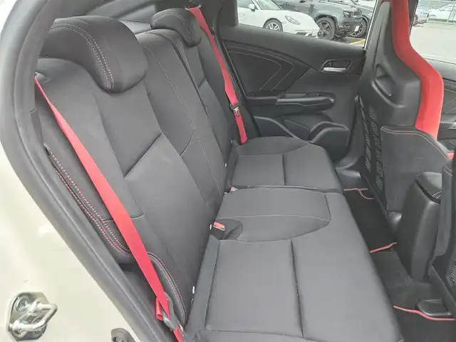 ホンダ シビック タイプR 静岡県 2016(平28)年 3.8万km チャンピオンシップホワイト 6MT車/純正ナビ/フルセグTV/バックカメラ/クルーズコントロール/LEDヘッドランプ/オートライト/オートエアコン/革巻きステアリング/ステアリングスイッチ/ロゴ入りスエード/メッシュコンビシート/純正19インチアルミホイール/Brembo製レッドキャリパー/スマートキー/プッシュエンジンスタート/禁煙車