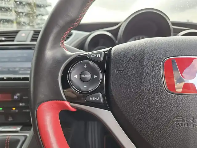 ホンダ シビック タイプR 静岡県 2016(平28)年 3.8万km チャンピオンシップホワイト 6MT車/純正ナビ/フルセグTV/バックカメラ/クルーズコントロール/LEDヘッドランプ/オートライト/オートエアコン/革巻きステアリング/ステアリングスイッチ/ロゴ入りスエード/メッシュコンビシート/純正19インチアルミホイール/Brembo製レッドキャリパー/スマートキー/プッシュエンジンスタート/禁煙車