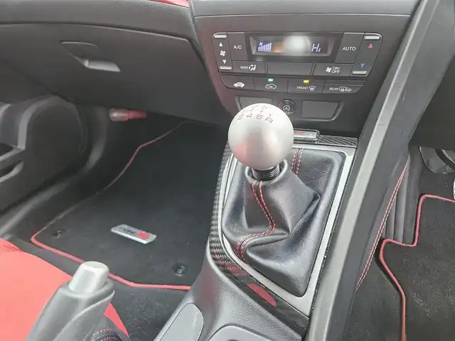 ホンダ シビック タイプR 静岡県 2016(平28)年 3.8万km チャンピオンシップホワイト 6MT車/純正ナビ/フルセグTV/バックカメラ/クルーズコントロール/LEDヘッドランプ/オートライト/オートエアコン/革巻きステアリング/ステアリングスイッチ/ロゴ入りスエード/メッシュコンビシート/純正19インチアルミホイール/Brembo製レッドキャリパー/スマートキー/プッシュエンジンスタート/禁煙車