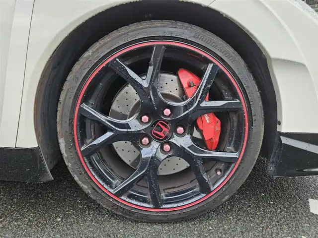 ホンダ シビック タイプR 静岡県 2016(平28)年 3.8万km チャンピオンシップホワイト 6MT車/純正ナビ/フルセグTV/バックカメラ/クルーズコントロール/LEDヘッドランプ/オートライト/オートエアコン/革巻きステアリング/ステアリングスイッチ/ロゴ入りスエード/メッシュコンビシート/純正19インチアルミホイール/Brembo製レッドキャリパー/スマートキー/プッシュエンジンスタート/禁煙車