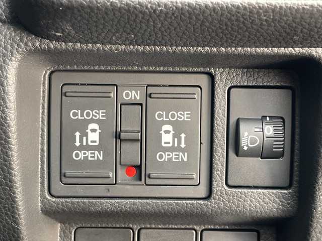 ホンダ ステップワゴン スパーダ eHEV 群馬県 2024(令6)年 5.1万km プラチナホワイトパール 純正１１．４型ナビ　バックカメラ　ＥＴＣ　両側電動スライドドア　ハーフレザーシート　シートヒーター　衝突被害軽減ブレーキ　レーンアシスト　クリアランスソナー　ＬＥＤ　電動リアゲート　WAC　禁煙