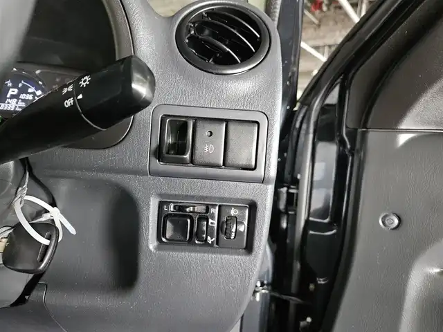 スズキ ジムニー ランドベンチャー 長崎県 2016(平28)年 8.4万km ブルーイッシュブラックパール3 IC付ターボ/社外LEDヘッドランプ/革巻きステアリング/ステアリングスイッチ/合皮シート/前席シートヒーター/純正16インチアルミホイール/リモコンキー/禁煙車