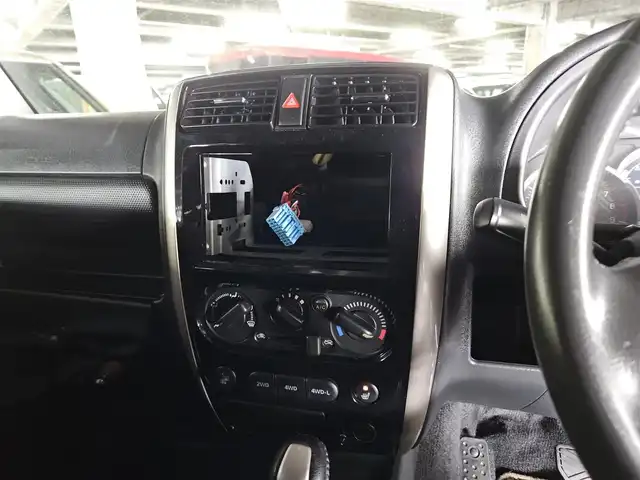 スズキ ジムニー ランドベンチャー 長崎県 2016(平28)年 8.4万km ブルーイッシュブラックパール3 IC付ターボ/社外LEDヘッドランプ/革巻きステアリング/ステアリングスイッチ/合皮シート/前席シートヒーター/純正16インチアルミホイール/リモコンキー/禁煙車