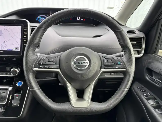 日産 セレナ e－パワー ハイウェイスター V 滋賀県 2021(令3)年 7.6万km アズライトブルー 純正10インチナビ/・FM/AM/・CD/DVD/Blu-ray/・SD/MusicStocker/・Bluetooth/・フルセグTV/アラウンドビューモニター/ステアリングスイッチ/革巻きステアリング/前後ドライブレコーダー/ETC/プロパイロット/エマージェンシーブレーキ/車線逸脱警報/車線逸脱防止支援/後側方車両検知警報/後側方衝突防止支援/クロストラフィックアラート/クリアランスソナー/移動物検知/ふらつき検知/オートハイビーム/デジタルインナーミラー/ハンズフリーパワースライドドア/リアロールサンシェード/オートマチックヘッドライト/LEDヘッドライト/フォグランプ/電動格納ミラー