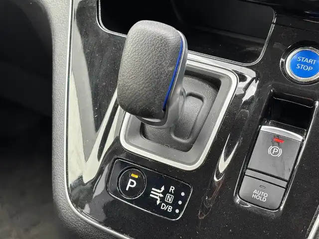 日産 セレナ e－パワー ハイウェイスター V 滋賀県 2021(令3)年 7.6万km アズライトブルー 純正10インチナビ/・FM/AM/・CD/DVD/Blu-ray/・SD/MusicStocker/・Bluetooth/・フルセグTV/アラウンドビューモニター/ステアリングスイッチ/革巻きステアリング/前後ドライブレコーダー/ETC/プロパイロット/エマージェンシーブレーキ/車線逸脱警報/車線逸脱防止支援/後側方車両検知警報/後側方衝突防止支援/クロストラフィックアラート/クリアランスソナー/移動物検知/ふらつき検知/オートハイビーム/デジタルインナーミラー/ハンズフリーパワースライドドア/リアロールサンシェード/オートマチックヘッドライト/LEDヘッドライト/フォグランプ/電動格納ミラー