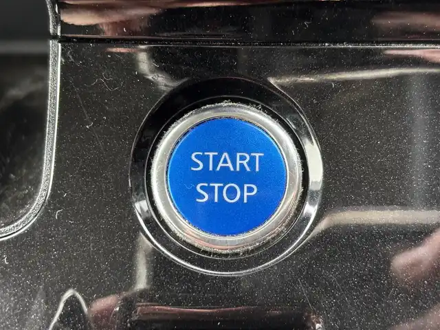 日産 セレナ e－パワー ハイウェイスター V 滋賀県 2021(令3)年 7.6万km アズライトブルー 純正10インチナビ/・FM/AM/・CD/DVD/Blu-ray/・SD/MusicStocker/・Bluetooth/・フルセグTV/アラウンドビューモニター/ステアリングスイッチ/革巻きステアリング/前後ドライブレコーダー/ETC/プロパイロット/エマージェンシーブレーキ/車線逸脱警報/車線逸脱防止支援/後側方車両検知警報/後側方衝突防止支援/クロストラフィックアラート/クリアランスソナー/移動物検知/ふらつき検知/オートハイビーム/デジタルインナーミラー/ハンズフリーパワースライドドア/リアロールサンシェード/オートマチックヘッドライト/LEDヘッドライト/フォグランプ/電動格納ミラー