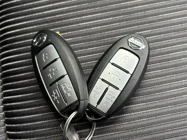 日産 セレナ e－パワー ハイウェイスター V 滋賀県 2021(令3)年 7.6万km アズライトブルー 純正10インチナビ/・FM/AM/・CD/DVD/Blu-ray/・SD/MusicStocker/・Bluetooth/・フルセグTV/アラウンドビューモニター/ステアリングスイッチ/革巻きステアリング/前後ドライブレコーダー/ETC/プロパイロット/エマージェンシーブレーキ/車線逸脱警報/車線逸脱防止支援/後側方車両検知警報/後側方衝突防止支援/クロストラフィックアラート/クリアランスソナー/移動物検知/ふらつき検知/オートハイビーム/デジタルインナーミラー/ハンズフリーパワースライドドア/リアロールサンシェード/オートマチックヘッドライト/LEDヘッドライト/フォグランプ/電動格納ミラー