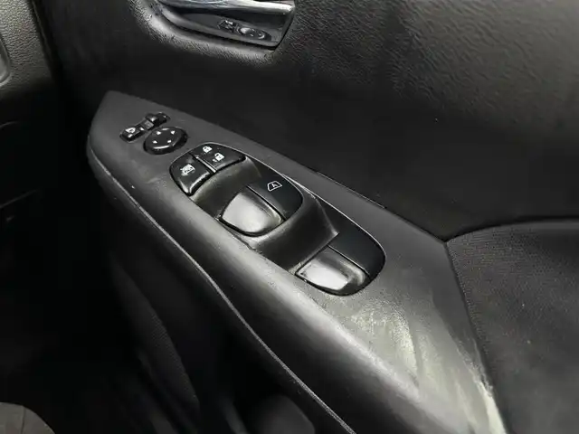 日産 セレナ e－パワー ハイウェイスター V 滋賀県 2021(令3)年 7.6万km アズライトブルー 純正10インチナビ/・FM/AM/・CD/DVD/Blu-ray/・SD/MusicStocker/・Bluetooth/・フルセグTV/アラウンドビューモニター/ステアリングスイッチ/革巻きステアリング/前後ドライブレコーダー/ETC/プロパイロット/エマージェンシーブレーキ/車線逸脱警報/車線逸脱防止支援/後側方車両検知警報/後側方衝突防止支援/クロストラフィックアラート/クリアランスソナー/移動物検知/ふらつき検知/オートハイビーム/デジタルインナーミラー/ハンズフリーパワースライドドア/リアロールサンシェード/オートマチックヘッドライト/LEDヘッドライト/フォグランプ/電動格納ミラー