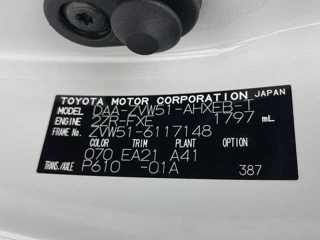トヨタ プリウス S ツーリングセレクション 千葉県 2019(令1)年 4.5万km ホワイトパールクリスタルシャイン 純正SDナビ　【DSZT-YC4T】/　(AM/FM/CD/DVD/SD/TV/Bluetooth)/ドライブレコーダー(前方のみ)/トヨタセーフティセンス/　レーンディパーチャーアラート/プリクラッシュセーフティ/　クリアランスソナー/パーキングサポートブレーキ/　レーダークルーズコントロール/ふらつき検知/バックカメラ/社外マフラー/TRDエアロ(フロント/サイド/リア)/TRD18インチアルミホイール/ビルトインETC/シートヒーター(D+N席)/ステアリングスイッチ/LEDヘッドライト/フォグランプ/純正フロアマット/レザーシート/オートマチックハイビーム/オートライト/電動格納ウィンカーミラー/プッシュスタート/ドアバイザー/横滑り防止装置