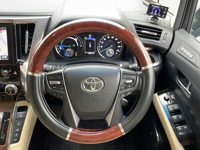 トヨタ アルファードハイブリット エグゼクティブ ラウンジ 新潟県 2015(平27)年 13.8万km ブラック ４WD/フリップダウンモニター/モデリスタエアロ/JBLプレミアムサウンドシステム/パノラミックビューモニター/本革シート/エグゼクティブラウンジシート/レーダークルーズコントロール/プリクラッシュセーフティ/オートマチックハイビーム/クリアランスソナー/横滑り防止装置/両側パワースライドドア/パワーバックドア/オートブレーキホールド/AC100V1500Wアクセサリーコンセント/ETC2.0/ドライブレコーダー/純正ナビ/（CD/DVD/Blu-rayDisc/フルセグ/USB/Bluetooth）/LEDヘッドランプ/純正17インチアルミホイール