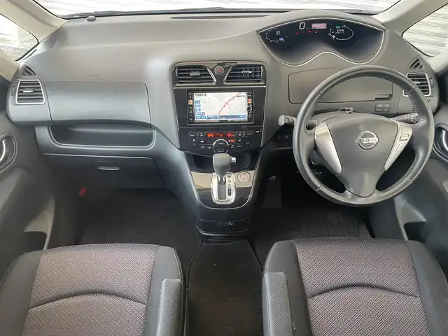 日産 セレナ ハイウェイS G Sハイブリッド 茨城県 2013(平25)年 8.8万km ブリリアントホワイトパール (株)IDOMが運営する【じしゃロン水戸店】の自社ローン専用車両になりますこちらは現金またはオートローンご利用時の価格です。自社ローンご希望の方は別途その旨お申付け下さい/純正SDナビ/-CD DVD フルセグTV　BT-/バックカメラ/両側パワースライドドア/ETC/HIDヘッドランプ/クルーズコントロール