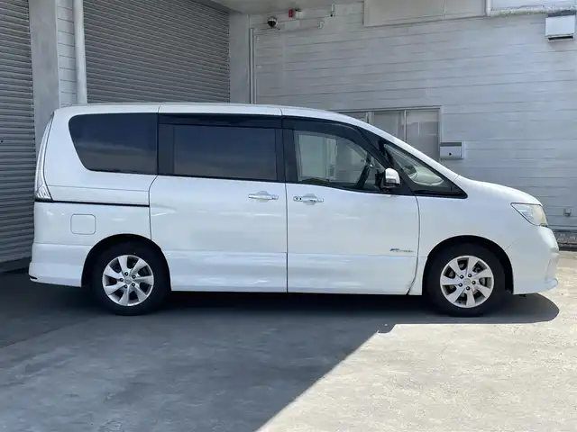 日産 セレナ ハイウェイS G Sハイブリッド 茨城県 2013(平25)年 8.8万km ブリリアントホワイトパール (株)IDOMが運営する【じしゃロン水戸店】の自社ローン専用車両になりますこちらは現金またはオートローンご利用時の価格です。自社ローンご希望の方は別途その旨お申付け下さい/純正SDナビ/-CD DVD フルセグTV　BT-/バックカメラ/両側パワースライドドア/ETC/HIDヘッドランプ/クルーズコントロール