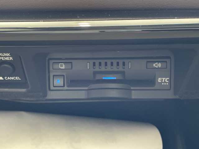 トヨタ クラウン ハイブリッド S Cパッケージ 宮城県 2019(平31)年 5.6万km ホワイトパールクリスタルシャイン セーフティセンス/純正メーカーナビ/ CD/DVD/BT/フルセグ/USB/バックカメラ/サンルーフ/シートヒーター/レーダークルーズコントロール/レーンキープアシスト/パドルシフト/パワーシート/純正17インチアルミホイール/コーナーセンサー/オートブレーキホールド/ETC/スマートキー/禁煙車