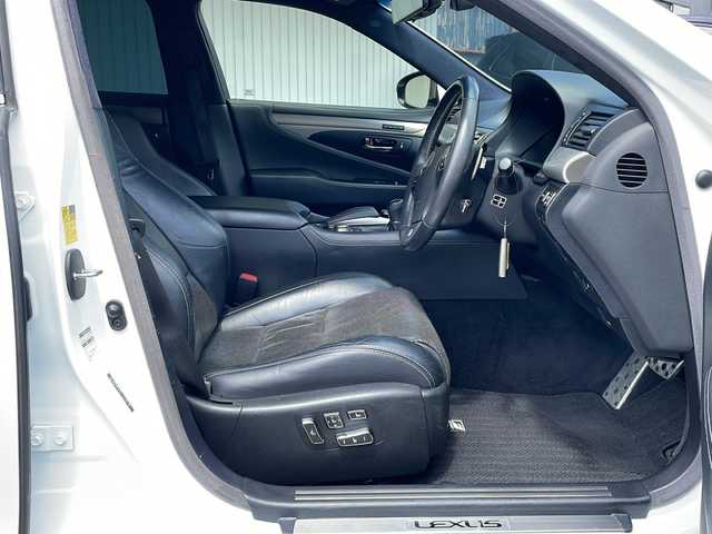 レクサス ＬＳ 460 Fスポーツ 長野県 2012(平24)年 6.9万km ホワイトノーヴァガラスフレーク レザーシート/マークレビンソン/純正HDDナビ/・CD/Bluetooth/HDD/フルセグ/バックカメラ/ETC/デジタルインナーミラー/前後ドライブレコーダー/エアサスコントローラー(ASR681)/クルーズコントロール/ハンドルヒーター/シートヒーター/エアシート/パワーシート/純正19インチAW/純正フロアマット/前後コーナーセンサー/LEDオートライト/プッシュスタート/スマートキー/取扱説明書