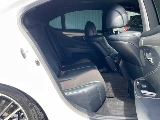 レクサス ＬＳ 460 Fスポーツ 長野県 2012(平24)年 6.9万km ホワイトノーヴァガラスフレーク レザーシート/マークレビンソン/純正HDDナビ/・CD/Bluetooth/HDD/フルセグ/バックカメラ/ETC/デジタルインナーミラー/前後ドライブレコーダー/エアサスコントローラー(ASR681)/クルーズコントロール/ハンドルヒーター/シートヒーター/エアシート/パワーシート/純正19インチAW/純正フロアマット/前後コーナーセンサー/LEDオートライト/プッシュスタート/スマートキー/取扱説明書