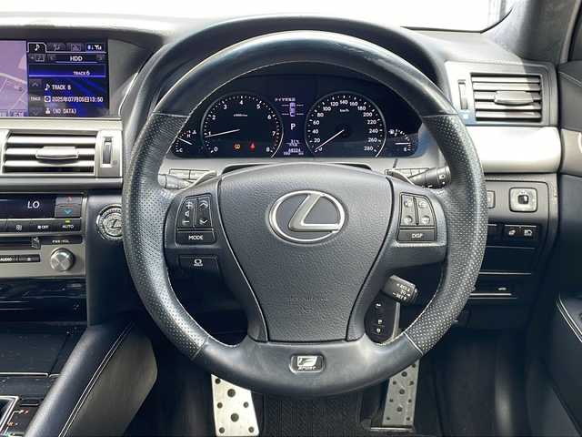 レクサス ＬＳ 460 Fスポーツ 長野県 2012(平24)年 6.9万km ホワイトノーヴァガラスフレーク レザーシート/マークレビンソン/純正HDDナビ/・CD/Bluetooth/HDD/フルセグ/バックカメラ/ETC/デジタルインナーミラー/前後ドライブレコーダー/エアサスコントローラー(ASR681)/クルーズコントロール/ハンドルヒーター/シートヒーター/エアシート/パワーシート/純正19インチAW/純正フロアマット/前後コーナーセンサー/LEDオートライト/プッシュスタート/スマートキー/取扱説明書