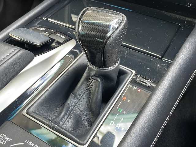 レクサス ＬＳ 460 Fスポーツ 長野県 2012(平24)年 6.9万km ホワイトノーヴァガラスフレーク レザーシート/マークレビンソン/純正HDDナビ/・CD/Bluetooth/HDD/フルセグ/バックカメラ/ETC/デジタルインナーミラー/前後ドライブレコーダー/エアサスコントローラー(ASR681)/クルーズコントロール/ハンドルヒーター/シートヒーター/エアシート/パワーシート/純正19インチAW/純正フロアマット/前後コーナーセンサー/LEDオートライト/プッシュスタート/スマートキー/取扱説明書
