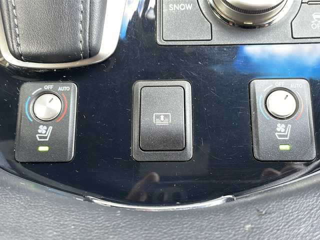 レクサス ＬＳ 460 Fスポーツ 長野県 2012(平24)年 6.9万km ホワイトノーヴァガラスフレーク レザーシート/マークレビンソン/純正HDDナビ/・CD/Bluetooth/HDD/フルセグ/バックカメラ/ETC/デジタルインナーミラー/前後ドライブレコーダー/エアサスコントローラー(ASR681)/クルーズコントロール/ハンドルヒーター/シートヒーター/エアシート/パワーシート/純正19インチAW/純正フロアマット/前後コーナーセンサー/LEDオートライト/プッシュスタート/スマートキー/取扱説明書