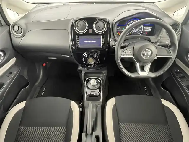日産 ノート e－パワー X 福島県 2018(平30)年 0.8万km ブリリアントシルバー エマージェンシーブレーキ/・レーンキープアシスト/純正ナビ/・型番：MM317D-W/・フルセグTV/Bluetooth/CD/DVD/・アラウンドビューモニター/・ドライブレコーダー/デジタルインナーミラー/アイドリングストップ/コーナーセンサー/ステアリングリモコン/プッシュスタート/・スマートキー/LEDヘッドライト/・オートライト/純正フロアマット/ドアバイザー