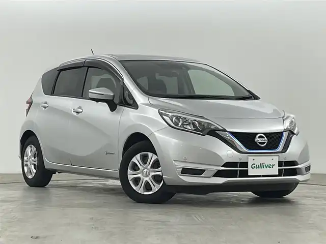 日産 ノート e－パワー X 福島県 2018(平30)年 0.8万km ブリリアントシルバー エマージェンシーブレーキ/・レーンキープアシスト/純正ナビ/・型番：MM317D-W/・フルセグTV/Bluetooth/CD/DVD/・アラウンドビューモニター/・ドライブレコーダー/デジタルインナーミラー/アイドリングストップ/コーナーセンサー/ステアリングリモコン/プッシュスタート/・スマートキー/LEDヘッドライト/・オートライト/純正フロアマット/ドアバイザー