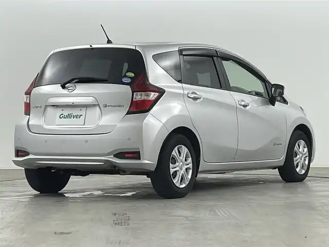 日産 ノート e－パワー X 福島県 2018(平30)年 0.8万km ブリリアントシルバー エマージェンシーブレーキ/・レーンキープアシスト/純正ナビ/・型番：MM317D-W/・フルセグTV/Bluetooth/CD/DVD/・アラウンドビューモニター/・ドライブレコーダー/デジタルインナーミラー/アイドリングストップ/コーナーセンサー/ステアリングリモコン/プッシュスタート/・スマートキー/LEDヘッドライト/・オートライト/純正フロアマット/ドアバイザー