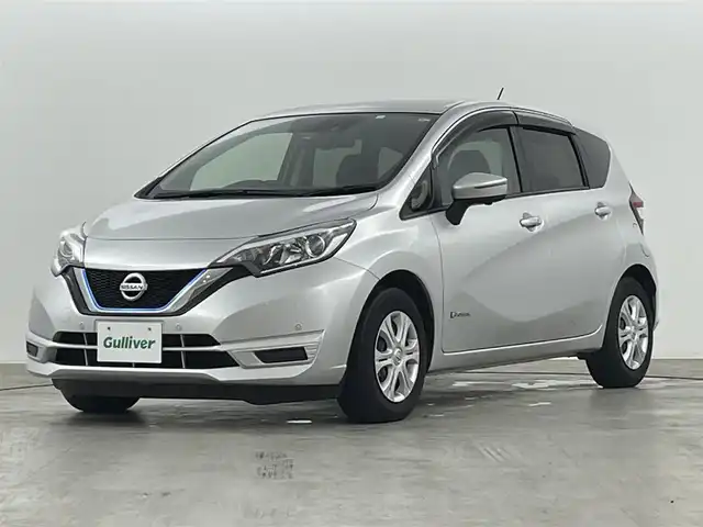 日産 ノート e－パワー X 福島県 2018(平30)年 0.8万km ブリリアントシルバー エマージェンシーブレーキ/・レーンキープアシスト/純正ナビ/・型番：MM317D-W/・フルセグTV/Bluetooth/CD/DVD/・アラウンドビューモニター/・ドライブレコーダー/デジタルインナーミラー/アイドリングストップ/コーナーセンサー/ステアリングリモコン/プッシュスタート/・スマートキー/LEDヘッドライト/・オートライト/純正フロアマット/ドアバイザー