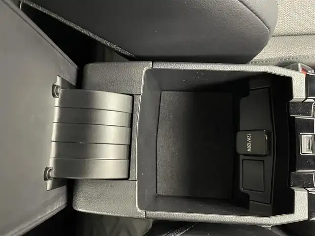 トヨタ カローラ クロス ハイブリッド Z 茨城県 2022(令4)年 3万km プラチナホワイトパールマイカ 純正DA/ナビキット/バックカメラ/フルセグ/衝突被害軽減ブレーキ/車線逸脱抑制装置/レーダークルーズコントロール/オートマチックハイビーム/クリアランスソナー/BSM/ETC/ドラレコ/シートヒーター/純正18インチAW/LEDヘッドライト/スマートキー