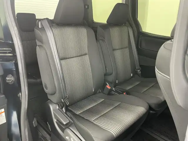 トヨタ ヴォクシー ハイブリッド ZS 煌Ⅱ 岡山県 2020(令2)年 4.9万km ブラッキッシュアゲハガラスフレーク 純正9インチナビ　/(Ｂｌｕｅｔｏｏｔｈ/フルセグＴＶ/CD/DVD)/衝突軽減ブレーキシステム/クルーズコントロール/オートハイビーム/ビルトインＥＴＣ/ＬＥＤヘッドライト/シートヒーター/前後ドライブレコーダー/バックカメラ/両側電動スライドドア/オートライト/フォグランプ/純正フロアマット/スマートキー×2/新車保証書/取扱説明書