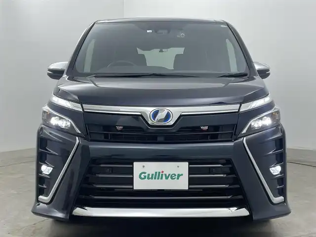 トヨタ ヴォクシー ハイブリッド ZS 煌Ⅱ 岡山県 2020(令2)年 4.9万km ブラッキッシュアゲハガラスフレーク 純正9インチナビ　/(Ｂｌｕｅｔｏｏｔｈ/フルセグＴＶ/CD/DVD)/衝突軽減ブレーキシステム/クルーズコントロール/オートハイビーム/ビルトインＥＴＣ/ＬＥＤヘッドライト/シートヒーター/前後ドライブレコーダー/バックカメラ/両側電動スライドドア/オートライト/フォグランプ/純正フロアマット/スマートキー×2/新車保証書/取扱説明書