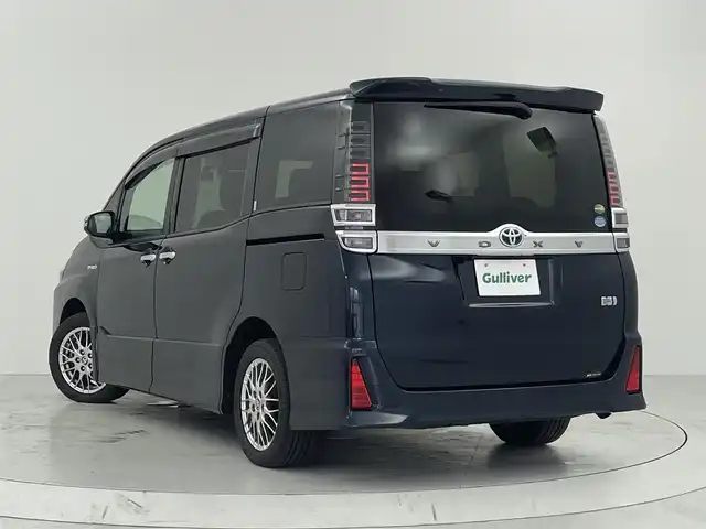 トヨタ ヴォクシー ハイブリッド ZS 煌Ⅱ 大阪府 2020(令2)年 4.9万km ブラッキッシュアゲハガラスフレーク トヨタセーフティセンス/・プリクラッシュセーフティ/・クルーズコントロール/・レーンキープアシスト/・オートマチックハイビーム/クリアランスソナー前後/純正9インチナビ　/　　CD/DVD/BT/TV/SD/バックカメラ/両側パワースライドドア/LEDヘッドライト/前席シートヒーター/革巻きステアリング/リヤオートエアコン/純正16インチアルミホイール/純正フロアマット/純正ビルトインETC/スマートキー