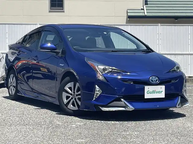 トヨタ プリウス A 大阪府 2015(平27)年 5万km ダークブルーマイカM F/S/Rエアロ/純正９インチナビ(DSZT-YC4T)/BT/CD/SD/フルセグTV/バックカメラ/パーキングアシスト/ドライブレコーダー(DC-DR510)/ヘッドアップディスプレイ/追従機能付きクルーズコントロール/レーンキープアシスト/ブラインドスポットモニター/前後コーナーセンサー/LEDヘッドライト/フロントフォグ/オートハイビーム/社外コンビハンドル(木×黒革)/スペアキー/ETC