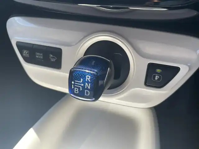 トヨタ プリウス A 大阪府 2015(平27)年 5万km ダークブルーマイカM F/S/Rエアロ/純正９インチナビ(DSZT-YC4T)/BT/CD/SD/フルセグTV/バックカメラ/パーキングアシスト/ドライブレコーダー(DC-DR510)/ヘッドアップディスプレイ/追従機能付きクルーズコントロール/レーンキープアシスト/ブラインドスポットモニター/前後コーナーセンサー/LEDヘッドライト/フロントフォグ/オートハイビーム/社外コンビハンドル(木×黒革)/スペアキー/ETC