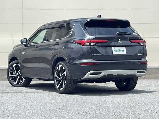 三菱 アウトランダー ＰＨＥＶ P 茨城県 2023(令5)年 0.1万km グラファイトグレーメタリック/ブラックマイカ BOSEサウンド/メーカーOP純正ナビ/・フルセグTV/・Bluetooth接続/・IPad/AppleCarPayプレイヤー接続/360度全方位カメラ/本革・ハーフレザーシート/レーダークルーズコントロール/ハンドルヒーター/全席シートヒーター/100V電源/USB入力端子/純正アルミホイール/ドライビングポジション/4WD/LEDオートライト/コーナーセンサー/パーキングアシスト/ステアリングスイッチ/電動リアゲート