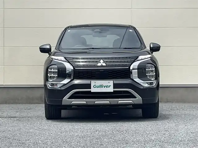 三菱 アウトランダー ＰＨＥＶ P 茨城県 2023(令5)年 0.1万km グラファイトグレーメタリック/ブラックマイカ BOSEサウンド/メーカーOP純正ナビ/・フルセグTV/・Bluetooth接続/・IPad/AppleCarPayプレイヤー接続/360度全方位カメラ/本革・ハーフレザーシート/レーダークルーズコントロール/ハンドルヒーター/全席シートヒーター/100V電源/USB入力端子/純正アルミホイール/ドライビングポジション/4WD/LEDオートライト/コーナーセンサー/パーキングアシスト/ステアリングスイッチ/電動リアゲート