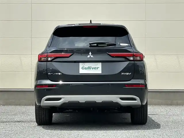 三菱 アウトランダー ＰＨＥＶ P 茨城県 2023(令5)年 0.1万km グラファイトグレーメタリック/ブラックマイカ BOSEサウンド/メーカーOP純正ナビ/・フルセグTV/・Bluetooth接続/・IPad/AppleCarPayプレイヤー接続/360度全方位カメラ/本革・ハーフレザーシート/レーダークルーズコントロール/ハンドルヒーター/全席シートヒーター/100V電源/USB入力端子/純正アルミホイール/ドライビングポジション/4WD/LEDオートライト/コーナーセンサー/パーキングアシスト/ステアリングスイッチ/電動リアゲート