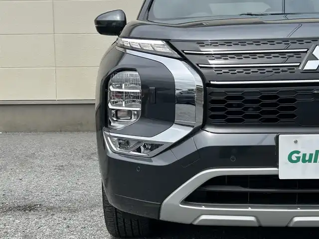 三菱 アウトランダー ＰＨＥＶ P 茨城県 2023(令5)年 0.1万km グラファイトグレーメタリック/ブラックマイカ BOSEサウンド/メーカーOP純正ナビ/・フルセグTV/・Bluetooth接続/・IPad/AppleCarPayプレイヤー接続/360度全方位カメラ/本革・ハーフレザーシート/レーダークルーズコントロール/ハンドルヒーター/全席シートヒーター/100V電源/USB入力端子/純正アルミホイール/ドライビングポジション/4WD/LEDオートライト/コーナーセンサー/パーキングアシスト/ステアリングスイッチ/電動リアゲート