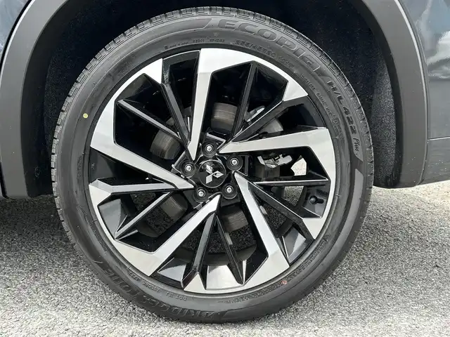 三菱 アウトランダー ＰＨＥＶ P 茨城県 2023(令5)年 0.1万km グラファイトグレーメタリック/ブラックマイカ BOSEサウンド/メーカーOP純正ナビ/・フルセグTV/・Bluetooth接続/・IPad/AppleCarPayプレイヤー接続/360度全方位カメラ/本革・ハーフレザーシート/レーダークルーズコントロール/ハンドルヒーター/全席シートヒーター/100V電源/USB入力端子/純正アルミホイール/ドライビングポジション/4WD/LEDオートライト/コーナーセンサー/パーキングアシスト/ステアリングスイッチ/電動リアゲート