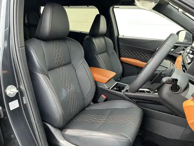 三菱 アウトランダー ＰＨＥＶ P 茨城県 2023(令5)年 0.1万km グラファイトグレーメタリック/ブラックマイカ BOSEサウンド/メーカーOP純正ナビ/・フルセグTV/・Bluetooth接続/・IPad/AppleCarPayプレイヤー接続/360度全方位カメラ/本革・ハーフレザーシート/レーダークルーズコントロール/ハンドルヒーター/全席シートヒーター/100V電源/USB入力端子/純正アルミホイール/ドライビングポジション/4WD/LEDオートライト/コーナーセンサー/パーキングアシスト/ステアリングスイッチ/電動リアゲート