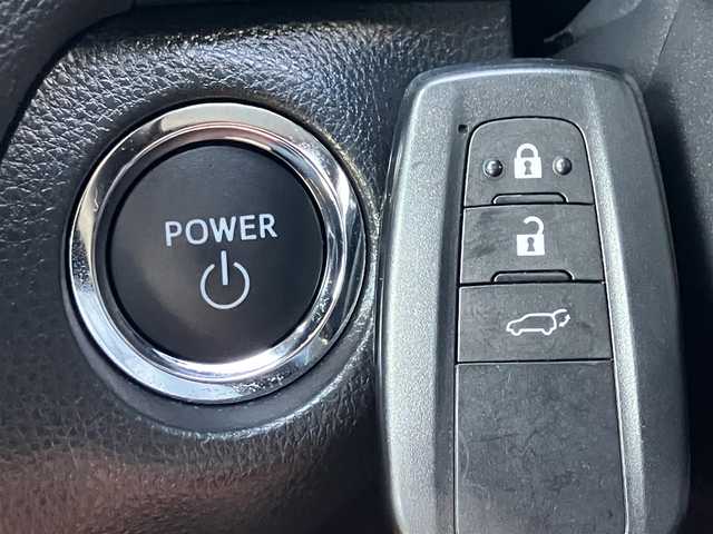 トヨタ ＲＡＶ４ ハイブリッドG 道南・函館 2023(令5)年 1.6万km プラチナホワイトパールマイカ ・純正メモリナビ(BT)/・フルセグＴＶ/・全方位カメラ/・クルーズコントロール/・衝突軽減ブレーキ/・レーンキープアシスト/・オートハイビーム/・ブラインドスポットモニター/・前後コーナーセンサー/・前席シートヒーター/・前席エアシート/・運転席パワーシート/・ワイパーデアイサー/・ステアリングヒーター/・デジタルインナーミラー/・スマートキー/・スペアキー/・純正フロアマット/・ETC