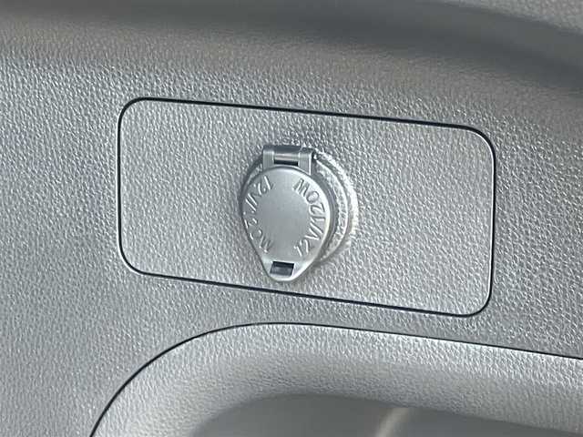 トヨタ ＲＡＶ４ ハイブリッドG 道南・函館 2023(令5)年 1.6万km プラチナホワイトパールマイカ ・純正メモリナビ(BT)/・フルセグＴＶ/・全方位カメラ/・クルーズコントロール/・衝突軽減ブレーキ/・レーンキープアシスト/・オートハイビーム/・ブラインドスポットモニター/・前後コーナーセンサー/・前席シートヒーター/・前席エアシート/・運転席パワーシート/・ワイパーデアイサー/・ステアリングヒーター/・デジタルインナーミラー/・スマートキー/・スペアキー/・純正フロアマット/・ETC