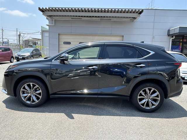 レクサス ＮＸ 200t Fスポーツ 奈良県 2016(平28)年 6.3万km グラファイトブラックガラスフレーク サンルーフ/純正ナビ（ＣＤ／ＡＵＸ／ＢＴ／フルセグＴＶ）/赤黒革シート/衝突軽減システム/メモリシートＤ席/前席パワーシート/前席ベンチレーション/ＨＵＤ/前後ドラレコ/パドルシフト/ハンドルヒーター/レーダークルーズコントロール/オートハイビーム/クリアランスソナー/ETC2.0/カードキー
