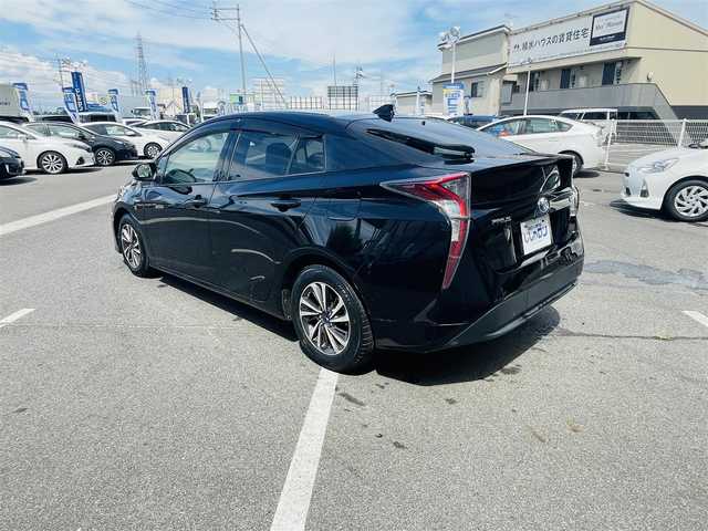 トヨタ プリウス S 岡山県 2016(平28)年 11.8万km アティチュードブラックマイカ (株)IDOMが運営する【じしゃロン岡山店】の自社ローン専用車両です。こちらは現金またはオートローンご利用時の価格です。 自社ローンご希望の方は別途その旨お申し付け下さい/・純正ナビゲーション/・バックカメラ/・ＥＴＣ/・クルコン