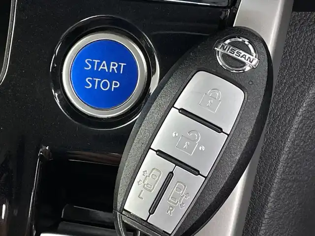 日産 セレナ e－パワー ハイウェイスター V 新潟県 2018(平30)年 5.2万km マルーンレッド プロパイロット/純正SDナビ(型式:MM3180-L)/フリップダウンモニター/両側パワースライドドア/オートライト/ウォークスルー/ステアリングヒーター/シートヒーター/アラウンドビューモニター/パーキングアシスト/本革巻きステアリング
