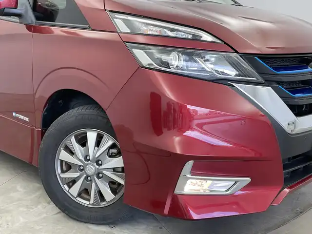 日産 セレナ e－パワー ハイウェイスター V 新潟県 2018(平30)年 5.2万km マルーンレッド プロパイロット/純正SDナビ(型式:MM3180-L)/フリップダウンモニター/両側パワースライドドア/オートライト/ウォークスルー/ステアリングヒーター/シートヒーター/アラウンドビューモニター/パーキングアシスト/本革巻きステアリング