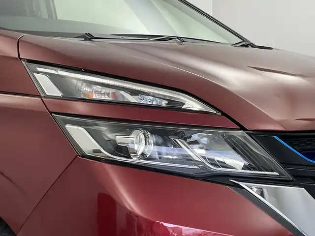 日産 セレナ e－パワー ハイウェイスター V 新潟県 2018(平30)年 5.2万km マルーンレッド プロパイロット/純正SDナビ(型式:MM3180-L)/フリップダウンモニター/両側パワースライドドア/オートライト/ウォークスルー/ステアリングヒーター/シートヒーター/アラウンドビューモニター/パーキングアシスト/本革巻きステアリング