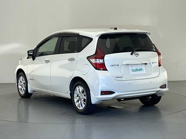 日産 ノート e－パワー メダリスト FOUR 長野県 2020(令2)年 2.8万km ブリリアントホワイトパール 4WD/純正ナビ（AM/FM/CD/DVD/BT/TV)/アラウンドビューモニター/デジタルインナーミラー/ウィンカーミラー/電格ミラー/ステリングスイッチ/ETC/純正フロアマット/ドアバイザー/プッシュスタート/スマートキー