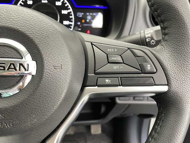 日産 ノート e－パワー メダリスト FOUR 長野県 2020(令2)年 2.8万km ブリリアントホワイトパール 4WD/純正ナビ（AM/FM/CD/DVD/BT/TV)/アラウンドビューモニター/デジタルインナーミラー/ウィンカーミラー/電格ミラー/ステリングスイッチ/ETC/純正フロアマット/ドアバイザー/プッシュスタート/スマートキー