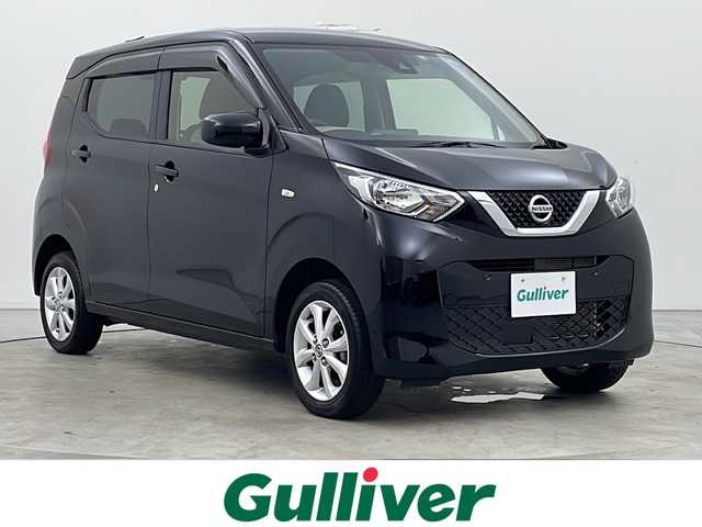 日産 デイズ X 秋田県 2022(令4)年 3.3万km ブラック 4WD/純正メモリナビ　/フルセグTV/CD/DVD/BT　/エマージェンシーブレーキ　/横滑り防止装置　/前後クリアランスソナー　/アイドリングストップ　/バックカメラ　/前席シートヒーター　/純正アルミホイール/純正ドアバイザー　/スマートキー/プッシュスタート