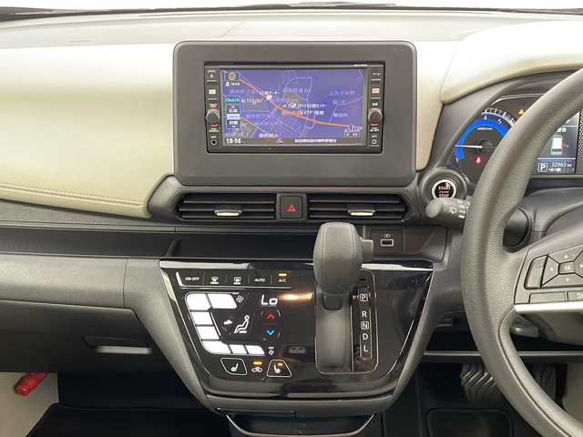 日産 デイズ X 秋田県 2022(令4)年 3.3万km ブラック 4WD/純正メモリナビ　/フルセグTV/CD/DVD/BT　/エマージェンシーブレーキ　/横滑り防止装置　/前後クリアランスソナー　/アイドリングストップ　/バックカメラ　/前席シートヒーター　/純正アルミホイール/純正ドアバイザー　/スマートキー/プッシュスタート